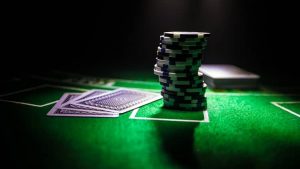 vinnare spelar pokerspel på Party Poker